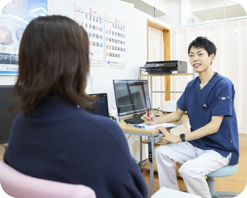 施術方針を説明している様子